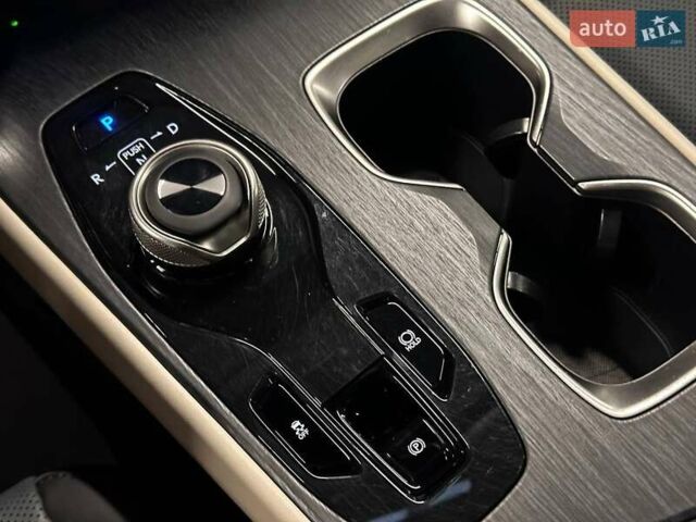 Лексус RZ, объемом двигателя 0 л и пробегом 24 тыс. км за 48900 $, фото 18 на Automoto.ua