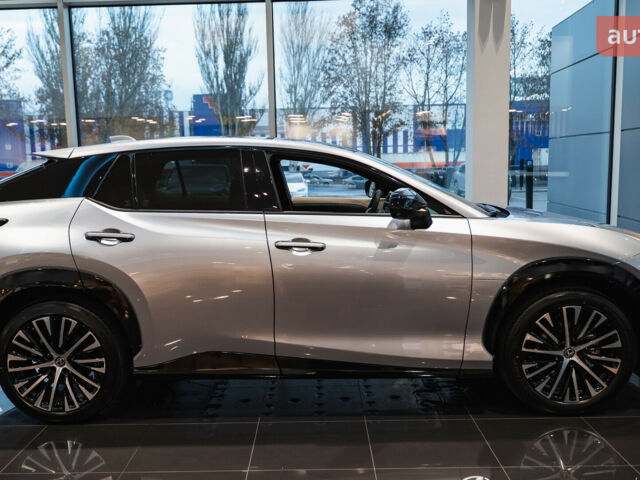 Лексус RZ, объемом двигателя 0 л и пробегом 0 тыс. км за 71976 $, фото 2 на Automoto.ua