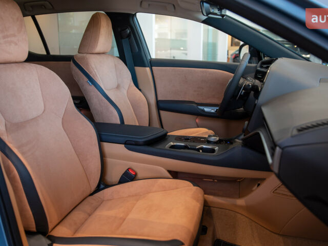 Лексус RZ, объемом двигателя 0 л и пробегом 0 тыс. км за 72976 $, фото 4 на Automoto.ua