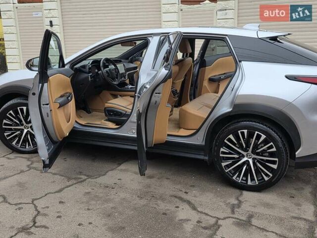 Серый Лексус RZ, объемом двигателя 0 л и пробегом 15 тыс. км за 37777 $, фото 25 на Automoto.ua