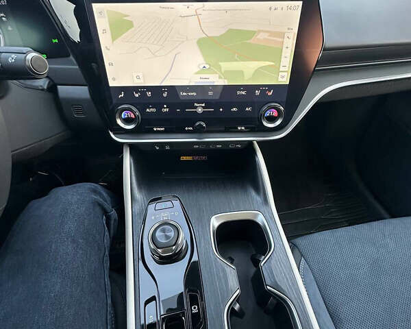 Серый Лексус RZ, объемом двигателя 0 л и пробегом 7 тыс. км за 54850 $, фото 25 на Automoto.ua