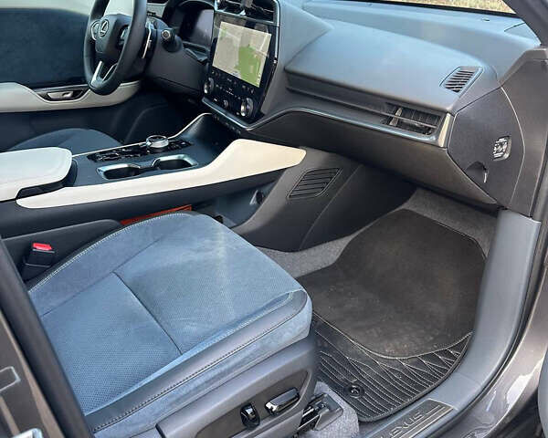 Серый Лексус RZ, объемом двигателя 0 л и пробегом 7 тыс. км за 54850 $, фото 39 на Automoto.ua