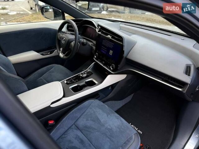 Серый Лексус RZ, объемом двигателя 0 л и пробегом 9 тыс. км за 45900 $, фото 14 на Automoto.ua