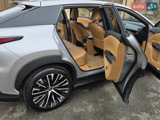 Серый Лексус RZ, объемом двигателя 0 л и пробегом 15 тыс. км за 37777 $, фото 31 на Automoto.ua