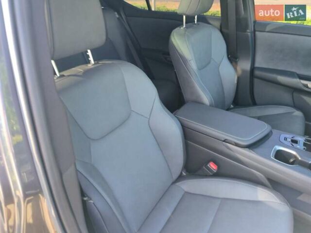 Сірий Лексус RZ, об'ємом двигуна 0 л та пробігом 17 тис. км за 39900 $, фото 27 на Automoto.ua