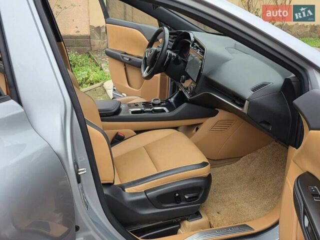 Серый Лексус RZ, объемом двигателя 0 л и пробегом 15 тыс. км за 37777 $, фото 34 на Automoto.ua