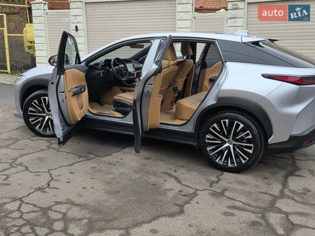 Серый Лексус RZ, объемом двигателя 0 л и пробегом 15 тыс. км за 37777 $, фото 26 на Automoto.ua