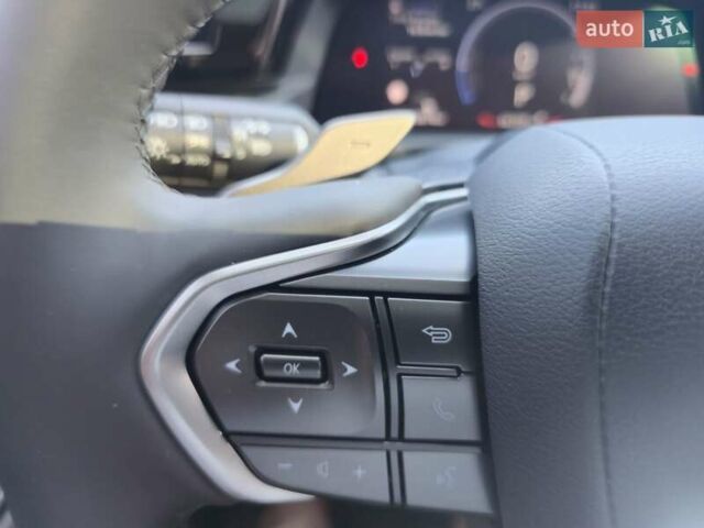 Сірий Лексус RZ, об'ємом двигуна 0 л та пробігом 17 тис. км за 39900 $, фото 3 на Automoto.ua