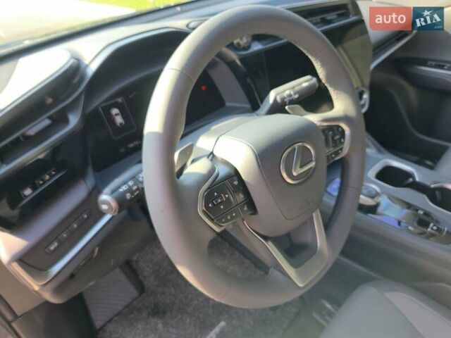 Сірий Лексус RZ, об'ємом двигуна 0 л та пробігом 17 тис. км за 39900 $, фото 41 на Automoto.ua