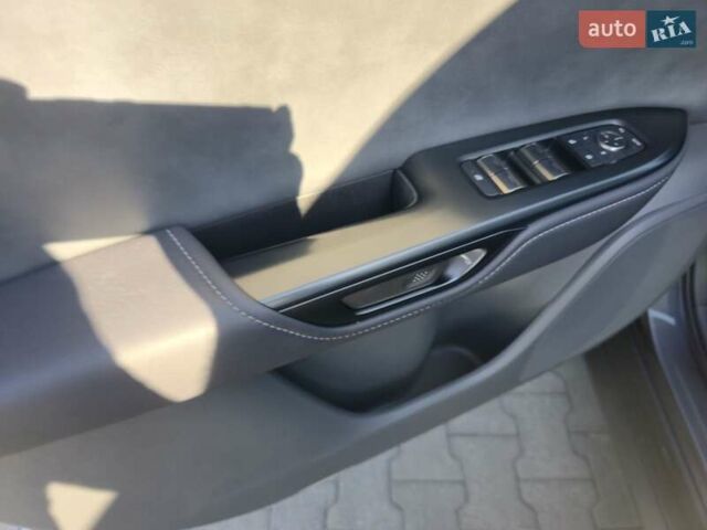 Сірий Лексус RZ, об'ємом двигуна 0 л та пробігом 17 тис. км за 39900 $, фото 15 на Automoto.ua