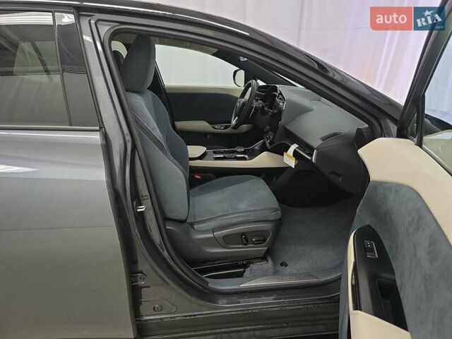 Серый Лексус RZ, объемом двигателя 0 л и пробегом 17 тыс. км за 54000 $, фото 7 на Automoto.ua
