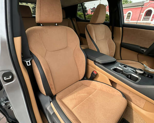 Серый Лексус RZ, объемом двигателя 0 л и пробегом 8 тыс. км за 47000 $, фото 38 на Automoto.ua