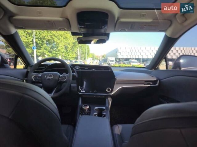 Сірий Лексус RZ, об'ємом двигуна 0 л та пробігом 17 тис. км за 39900 $, фото 13 на Automoto.ua