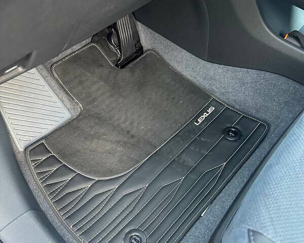 Серый Лексус RZ, объемом двигателя 0 л и пробегом 7 тыс. км за 54850 $, фото 19 на Automoto.ua