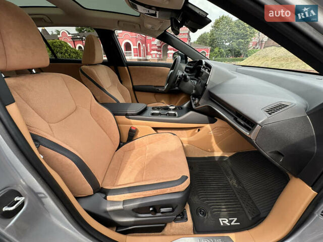 Серый Лексус RZ, объемом двигателя 0 л и пробегом 8 тыс. км за 47000 $, фото 36 на Automoto.ua