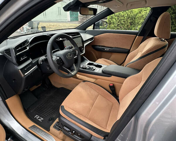 Серый Лексус RZ, объемом двигателя 0 л и пробегом 8 тыс. км за 47000 $, фото 24 на Automoto.ua