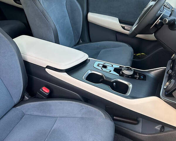 Серый Лексус RZ, объемом двигателя 0 л и пробегом 7 тыс. км за 54850 $, фото 38 на Automoto.ua