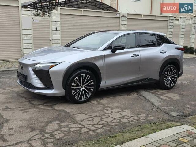 Серый Лексус RZ, объемом двигателя 0 л и пробегом 15 тыс. км за 37777 $, фото 4 на Automoto.ua