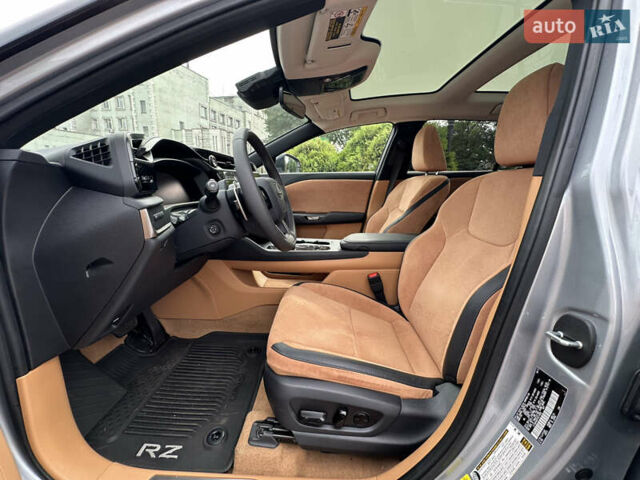 Серый Лексус RZ, объемом двигателя 0 л и пробегом 8 тыс. км за 47000 $, фото 25 на Automoto.ua