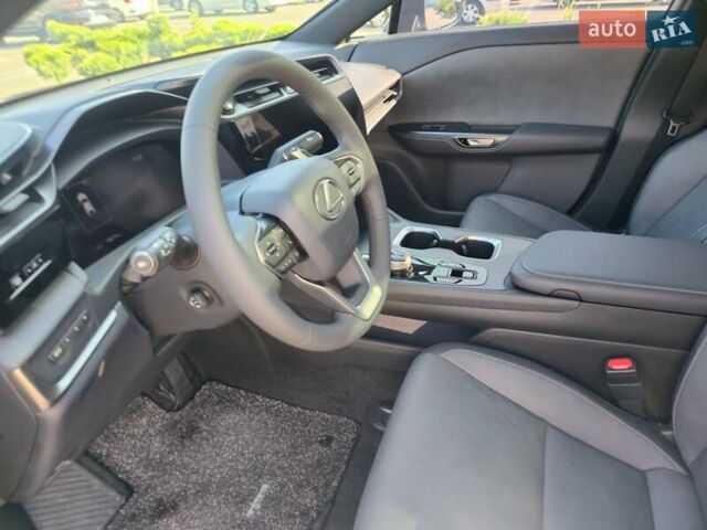 Сірий Лексус RZ, об'ємом двигуна 0 л та пробігом 17 тис. км за 39900 $, фото 10 на Automoto.ua