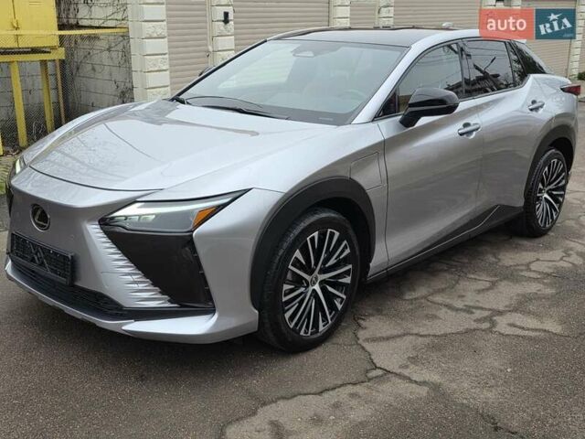 Серый Лексус RZ, объемом двигателя 0 л и пробегом 15 тыс. км за 37777 $, фото 3 на Automoto.ua