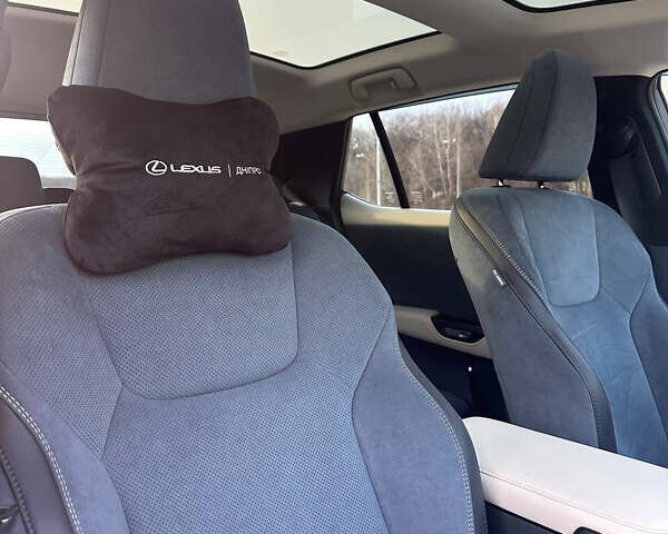 Серый Лексус RZ, объемом двигателя 0 л и пробегом 7 тыс. км за 54850 $, фото 37 на Automoto.ua