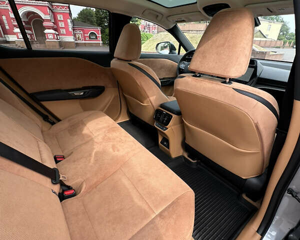 Серый Лексус RZ, объемом двигателя 0 л и пробегом 8 тыс. км за 47000 $, фото 31 на Automoto.ua