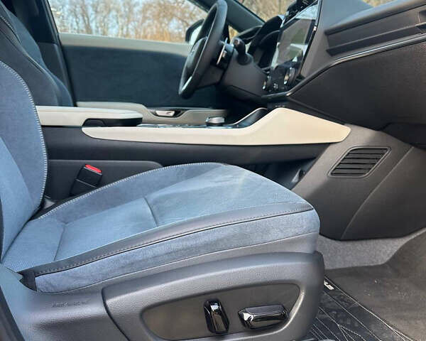 Серый Лексус RZ, объемом двигателя 0 л и пробегом 7 тыс. км за 54850 $, фото 36 на Automoto.ua