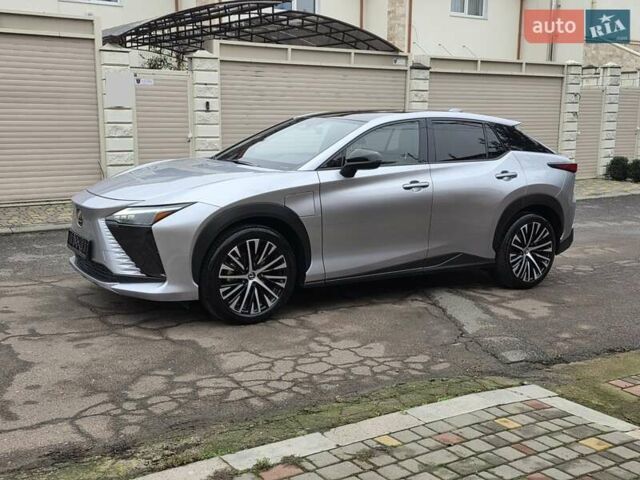 Серый Лексус RZ, объемом двигателя 0 л и пробегом 15 тыс. км за 37777 $, фото 5 на Automoto.ua