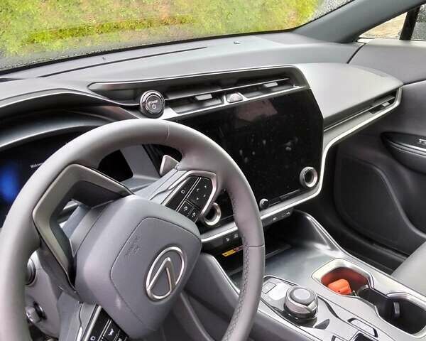 Серый Лексус RZ, объемом двигателя 0 л и пробегом 15 тыс. км за 39500 $, фото 6 на Automoto.ua
