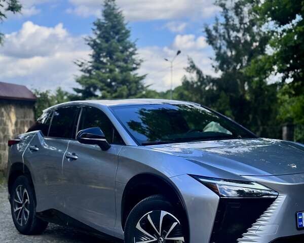 Серый Лексус RZ, объемом двигателя 0 л и пробегом 15 тыс. км за 55000 $, фото 2 на Automoto.ua