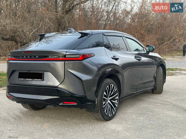 Серый Лексус RZ, объемом двигателя 0 л и пробегом 7 тыс. км за 54850 $, фото 7 на Automoto.ua