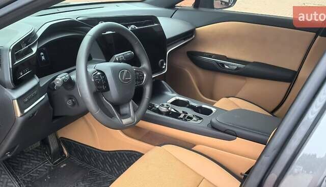 Серый Лексус RZ, объемом двигателя 0 л и пробегом 17 тыс. км за 39000 $, фото 4 на Automoto.ua