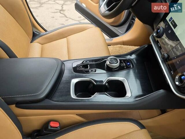 Серый Лексус RZ, объемом двигателя 0 л и пробегом 15 тыс. км за 37777 $, фото 37 на Automoto.ua