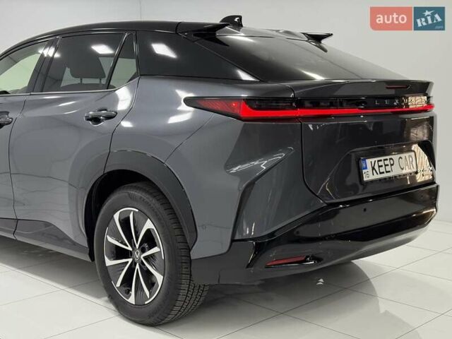 Серый Лексус RZ, объемом двигателя 0 л и пробегом 6 тыс. км за 44500 $, фото 15 на Automoto.ua