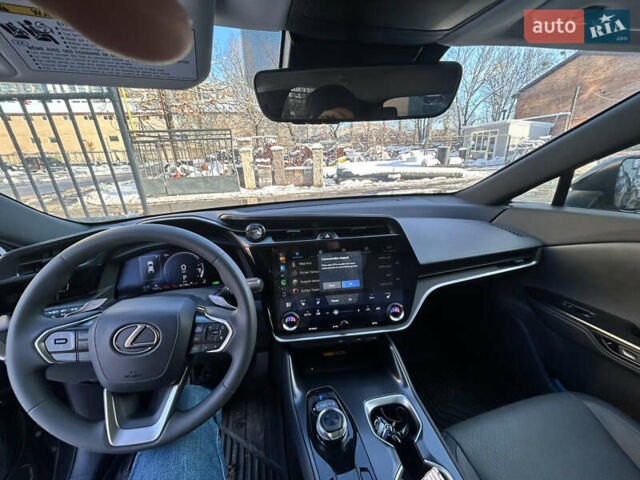 Серый Лексус RZ, объемом двигателя 0 л и пробегом 1 тыс. км за 43800 $, фото 9 на Automoto.ua