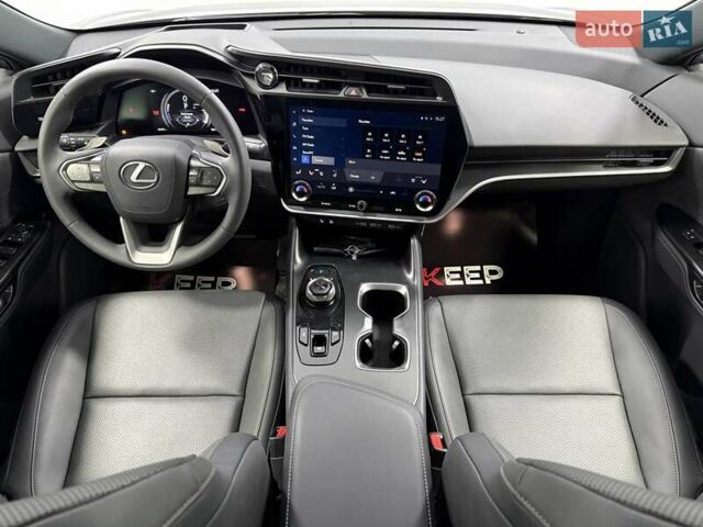 Серый Лексус RZ, объемом двигателя 0 л и пробегом 6 тыс. км за 44500 $, фото 24 на Automoto.ua