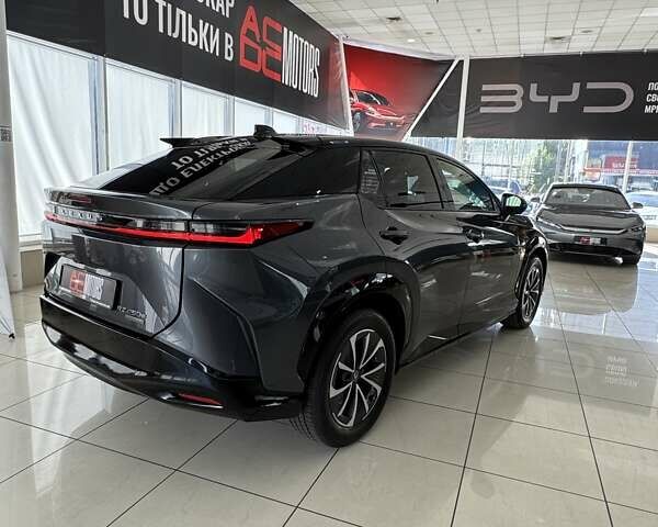 Серый Лексус RZ, объемом двигателя 0 л и пробегом 6 тыс. км за 43500 $, фото 4 на Automoto.ua