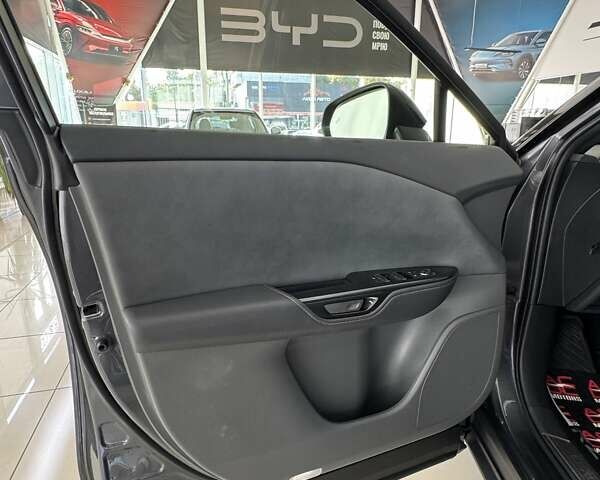Серый Лексус RZ, объемом двигателя 0 л и пробегом 6 тыс. км за 43500 $, фото 13 на Automoto.ua