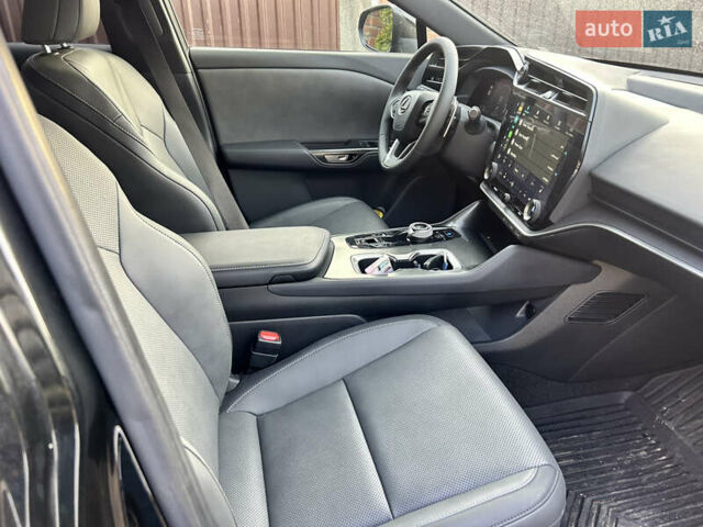 Серый Лексус RZ, объемом двигателя 0 л и пробегом 1 тыс. км за 43800 $, фото 19 на Automoto.ua