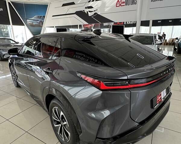 Серый Лексус RZ, объемом двигателя 0 л и пробегом 6 тыс. км за 43500 $, фото 6 на Automoto.ua