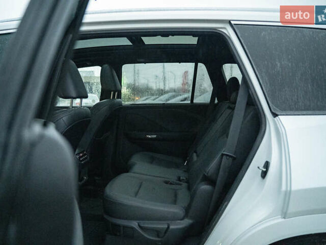 Білий Лексус TX, об'ємом двигуна 2.4 л та пробігом 24 тис. км за 95000 $, фото 38 на Automoto.ua