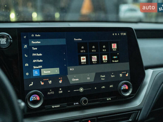 Білий Лексус TX, об'ємом двигуна 2.4 л та пробігом 24 тис. км за 95000 $, фото 32 на Automoto.ua