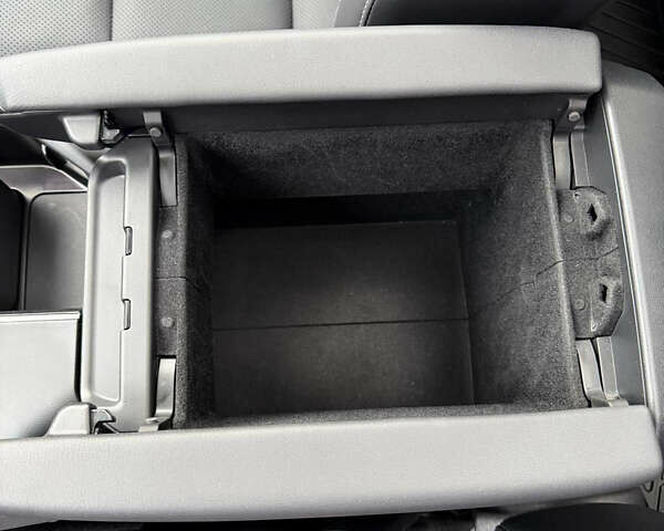 Чорний Лексус TX, об'ємом двигуна 2.39 л та пробігом 3 тис. км за 93000 $, фото 22 на Automoto.ua