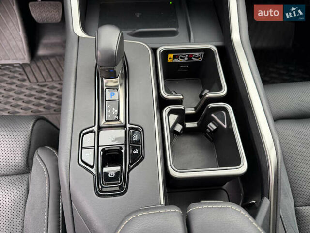 Чорний Лексус TX, об'ємом двигуна 2.39 л та пробігом 3 тис. км за 93000 $, фото 8 на Automoto.ua