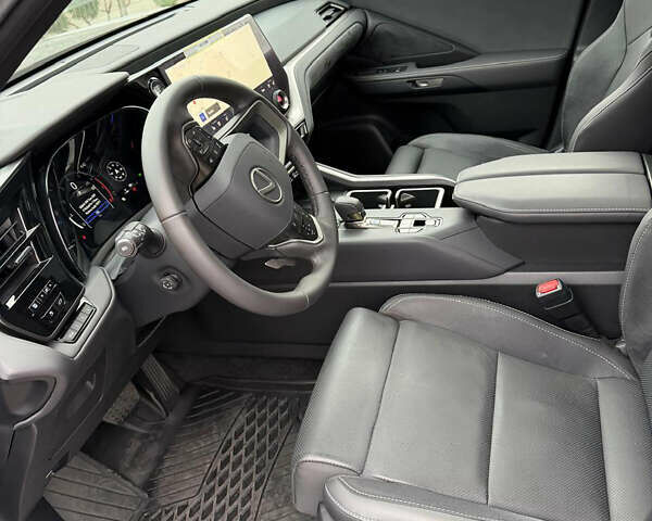 Чорний Лексус TX, об'ємом двигуна 2.39 л та пробігом 3 тис. км за 93000 $, фото 2 на Automoto.ua