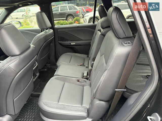 Чорний Лексус TX, об'ємом двигуна 2.39 л та пробігом 3 тис. км за 93000 $, фото 5 на Automoto.ua