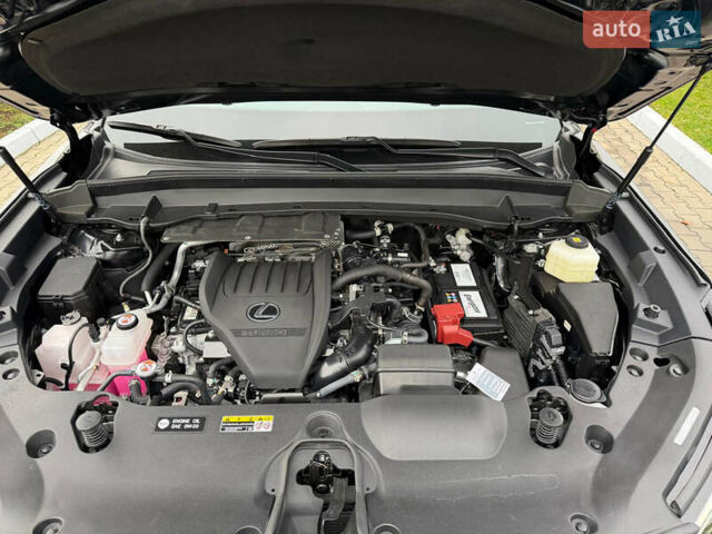 Чорний Лексус TX, об'ємом двигуна 2.39 л та пробігом 3 тис. км за 93000 $, фото 17 на Automoto.ua