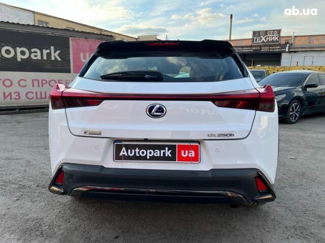 Белый Лексус UX, объемом двигателя 2 л и пробегом 28 тыс. км за 27990 $, фото 6 на Automoto.ua