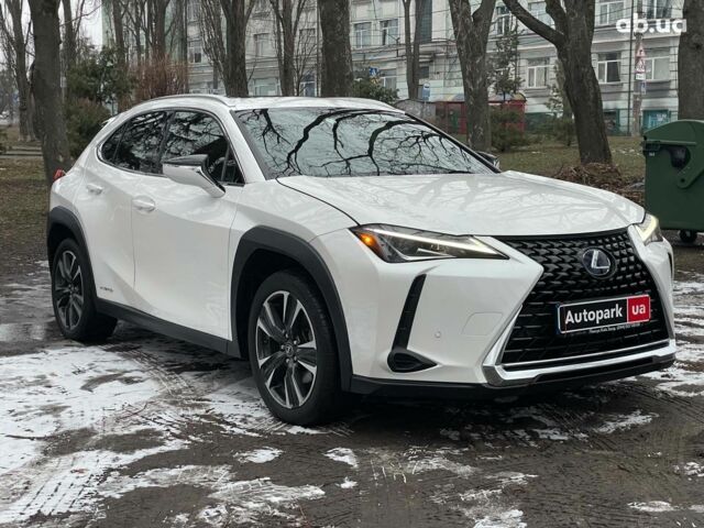 Белый Лексус UX, объемом двигателя 2 л и пробегом 66 тыс. км за 27990 $, фото 2 на Automoto.ua